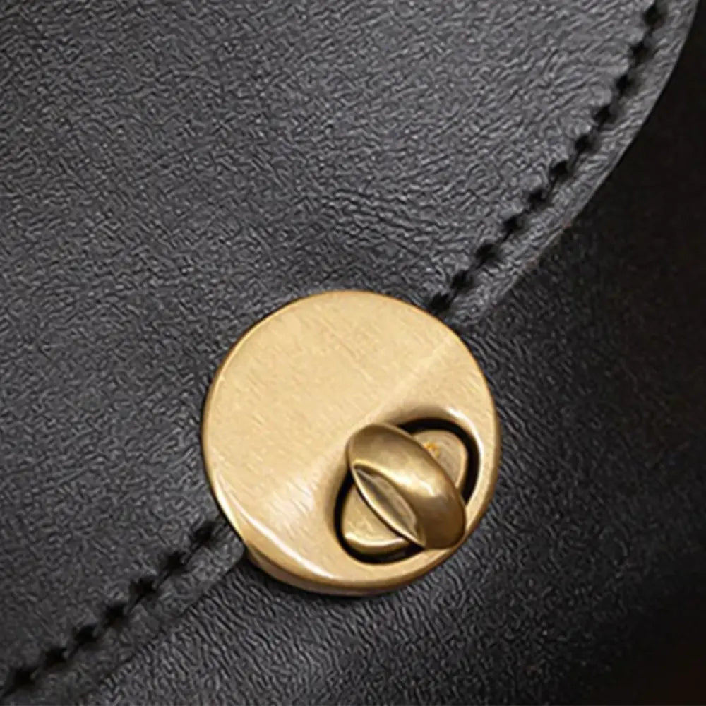 Anna - Chic Leather Bag with Kiss-Lock Closure