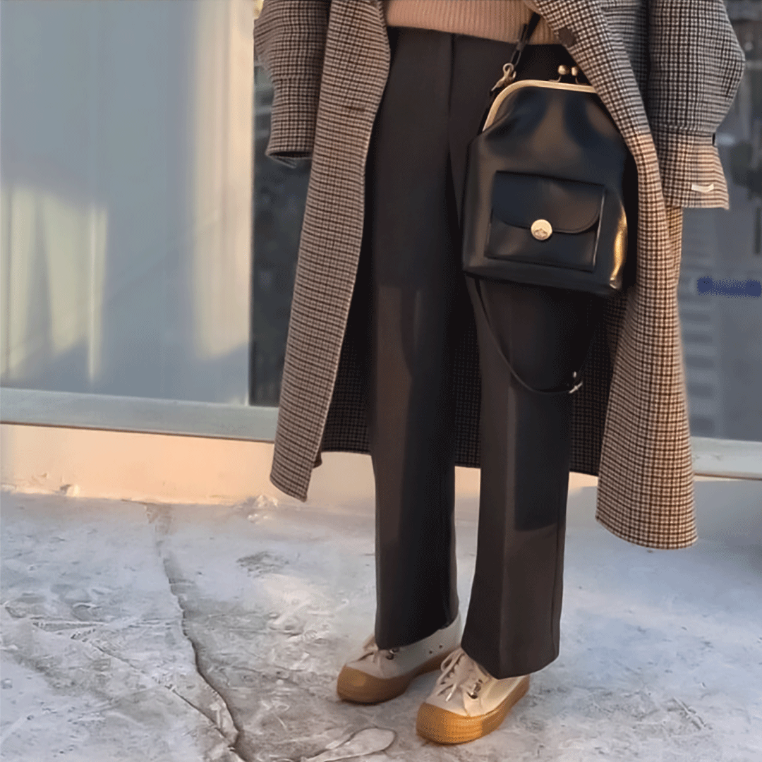 Anna - Chic Leather Bag with Kiss-Lock Closure